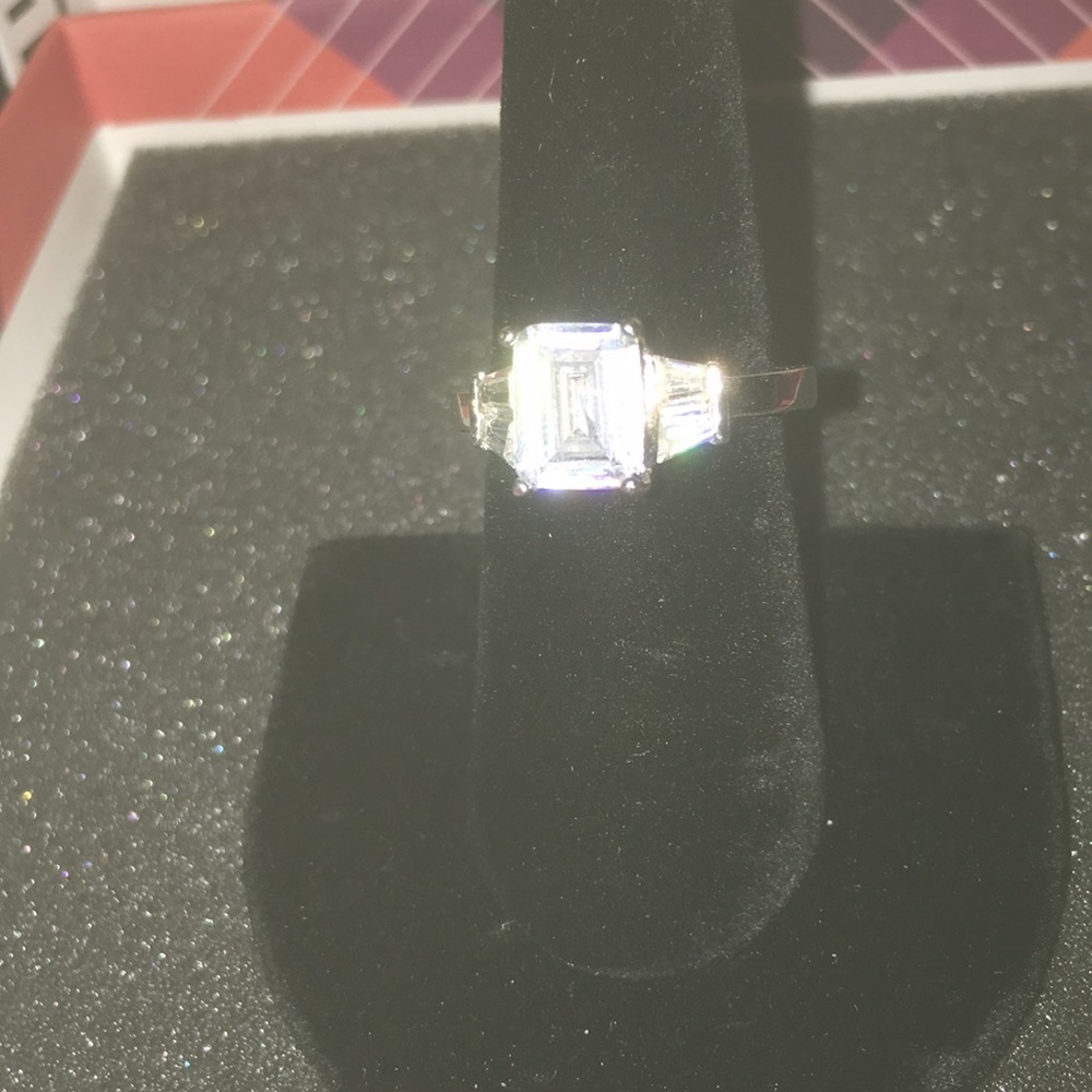 ✨2 for $20✨ Rhinestone Ring - Picture 4 of 6
